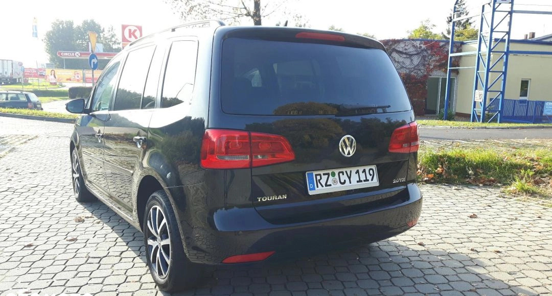 Volkswagen Touran cena 36800 przebieg: 240000, rok produkcji 2011 z Bytom małe 436